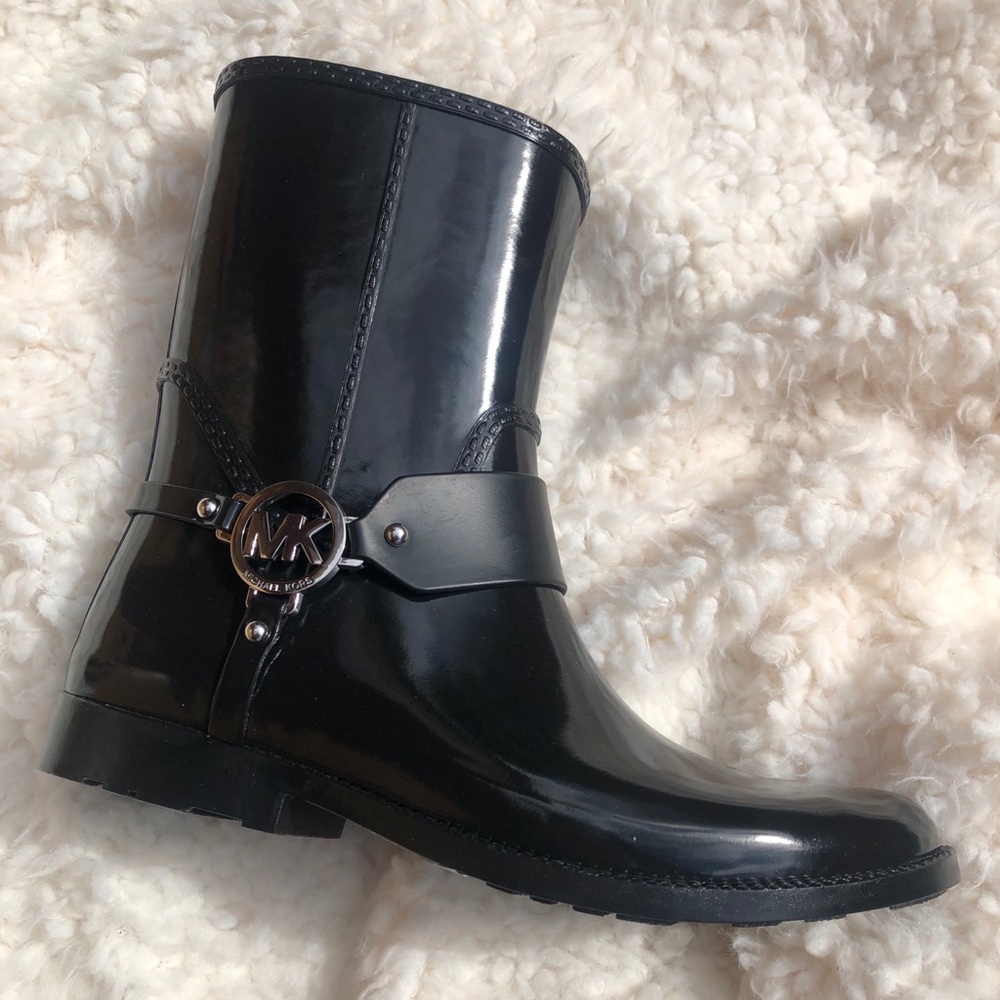 ⬇️ Michael Kors Boots and Boot Sock Bundle ⬇️